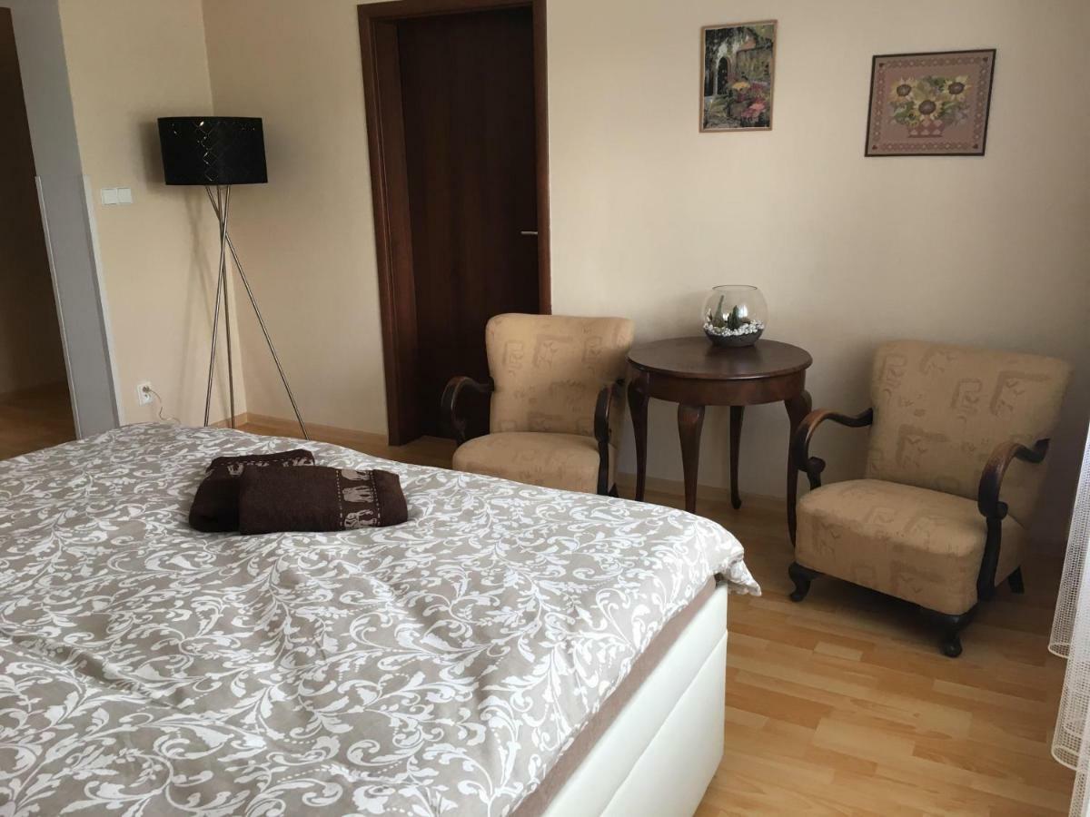 Apartment In The Garden Drzovice Esterno foto