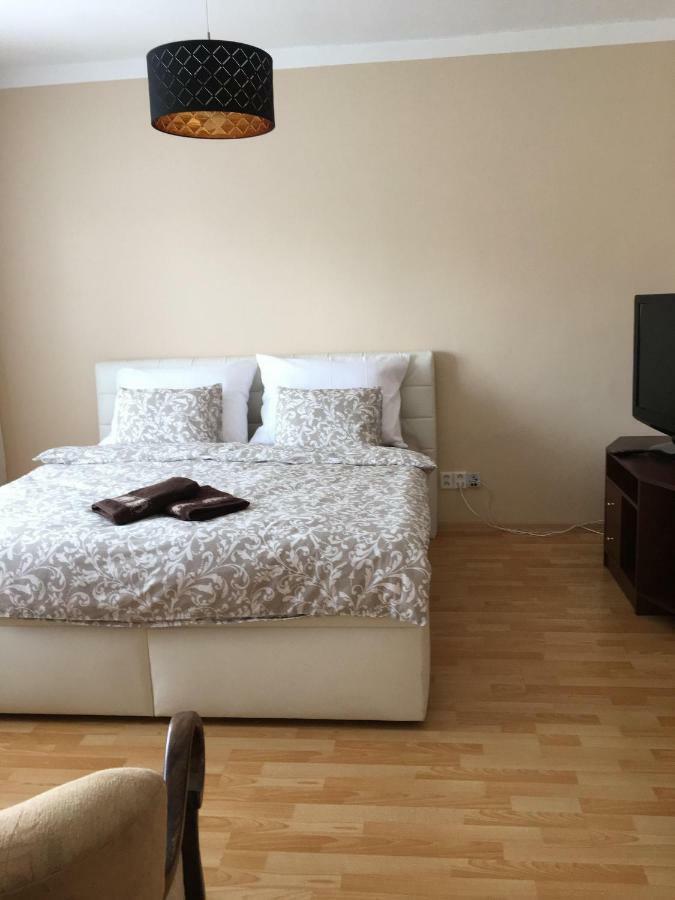 Apartment In The Garden Drzovice Esterno foto